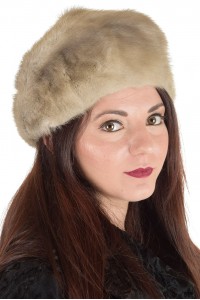 Актуална дамска шапка от естествен косъм