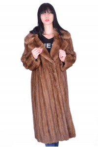Изящно дамско палто от естествен косъм