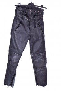 Черен дамски моторджийски панталон от естествена кожа