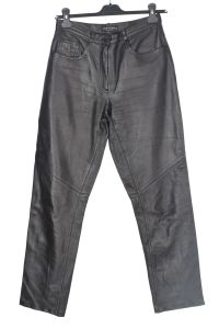 Хубав дамски панталон от естествена кожа