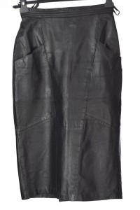 Класическа черна дамски пола от естествена кожа