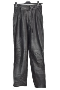 Грациозен дамски панталон от естествена кожа