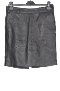 Грациозна пола от естествена кожа