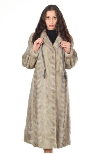 Екстравагантно дамско палто от норка