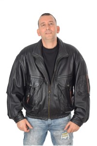 Модерно мъжко яке от естествена кожа