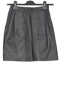 Черна пола от естествена кожа