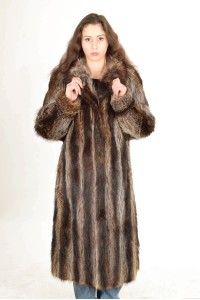 Елегантно дамско палто от миеща мечка