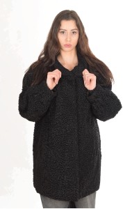 Изискано черно палто от астраган