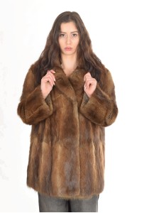 Елегантно палто от ондатра