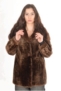 Красиво дамско палто от естествен косъм