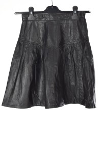 Елегантна черна дамски пола от естествена кожа