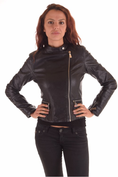 Дамско късо кожено яке 22.00 лв.